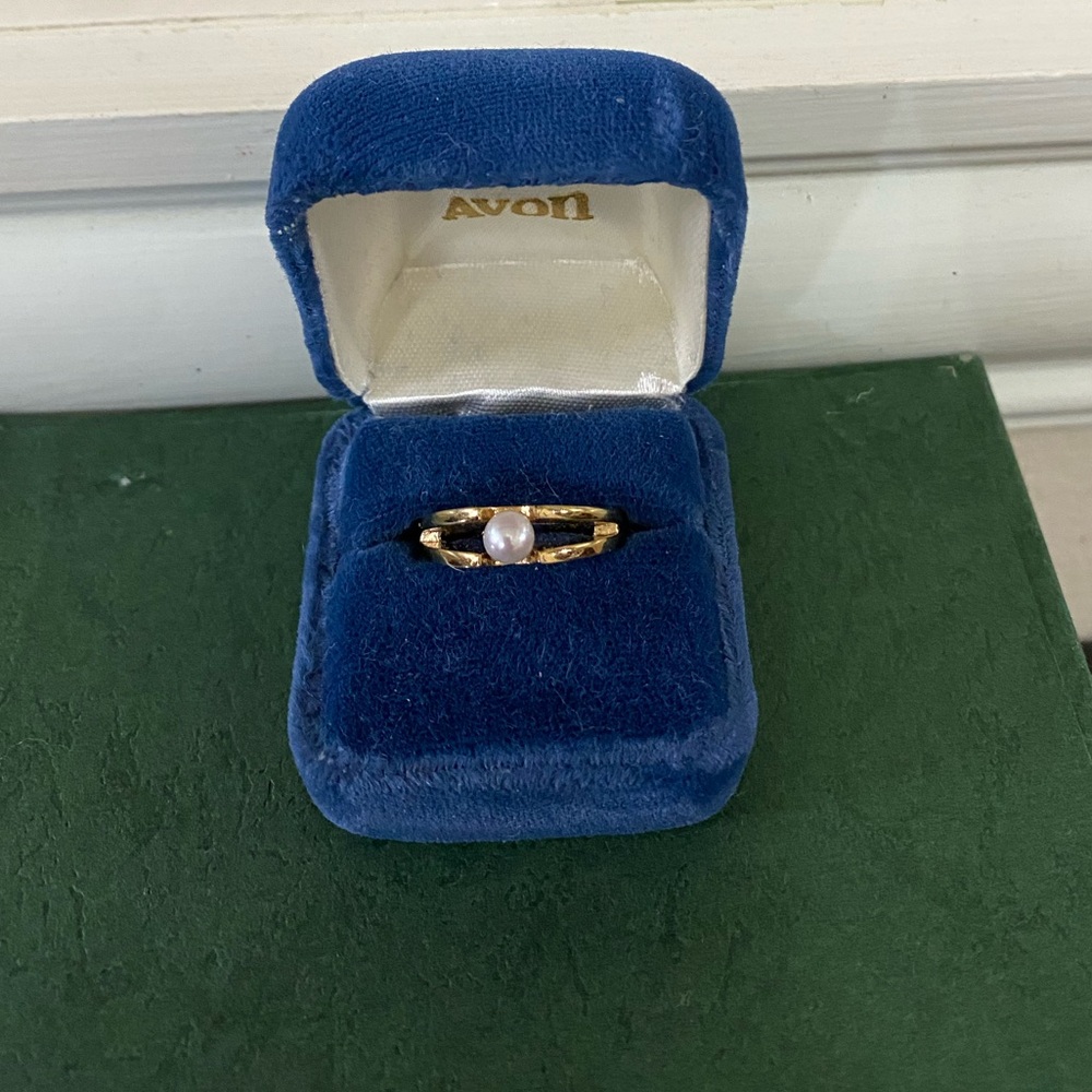 vintage Avon 18kt HGE gold plated Ring